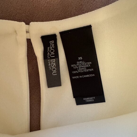 Bisou Bisou White Sleeveless Blouse - Picture 3 of 3